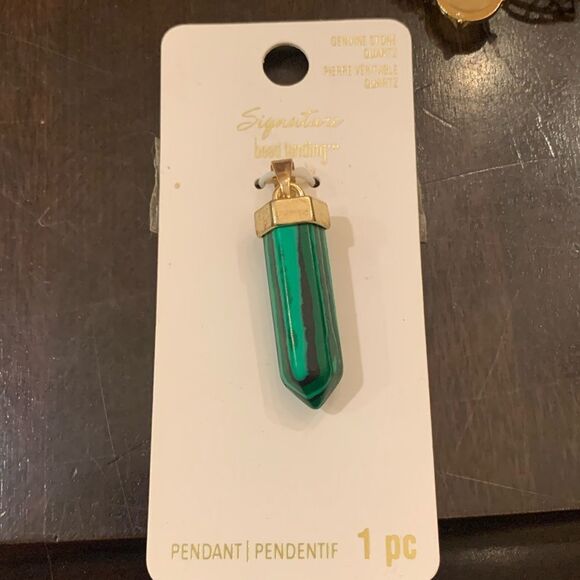 Green striped stone quartz pendant - Picture 1 of 3